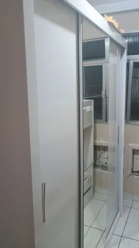 Ótimo guarda roupa semi novo motivo venda mudança