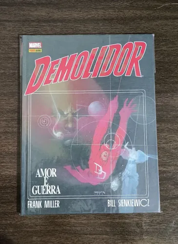 Demolidor: Amor e Guerra (Marvel Graphic Novel)