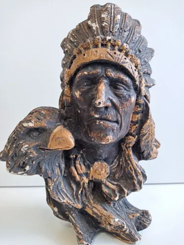 Escultura Índio e Águia antiga clássico design dos anos 80 peça linda. Pintado à mão