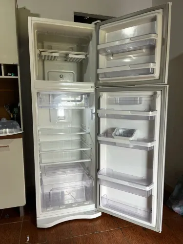 Geladeira Frost Free Electrolux 
