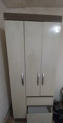 Doação: guarda-roupa solteiro- Precisa arrumar gaveta 