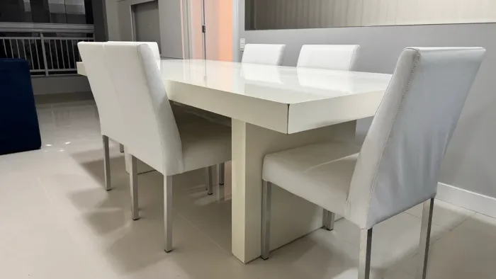 Mesa de jantar com 6 cadeiras