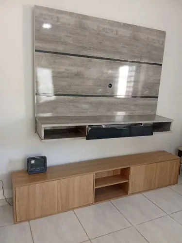 Vendo Painel de TV suspenso e Rack baixo de chão