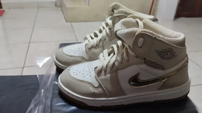 tênis infantil Air Jordan 1 número 31