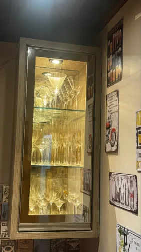 Cristaleira mdf com iluminação