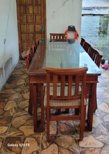 Mesa de madeira com 8 cadeiras - Tampa de vidro