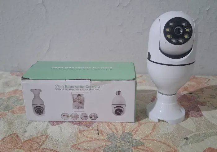 Câmera Wi-fi com sensor de presença e visão noturna 