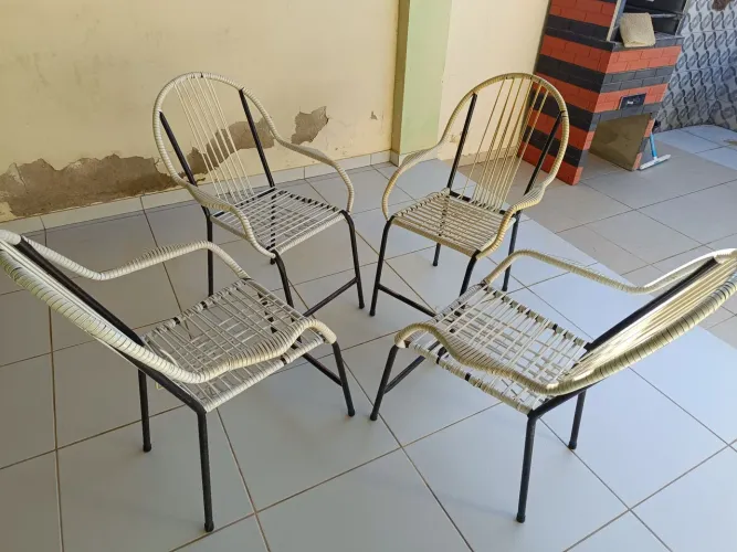 Kit 4 cadeiras de macarrão da cor branca
