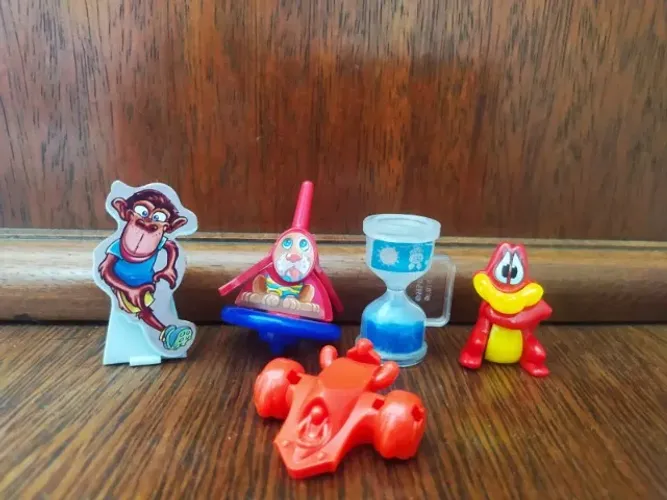 Conjunto de Brinquedos Antigos do Kinder Ovo