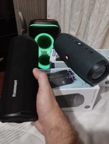 Caixa de Som Bluetooth JBL Charge e Tronsmart