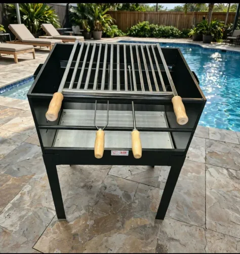 Churrasqueira Top, 60cm x 50cm x 75cm Altura, pés removíveis e grelha de inox , NOVA 