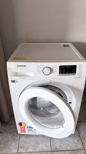 Lava e seca Samsung seminova