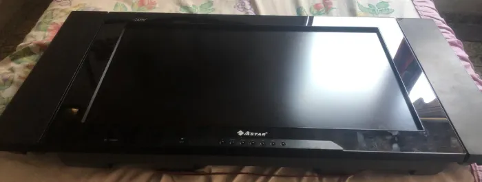 Vendo tv para retirar peças