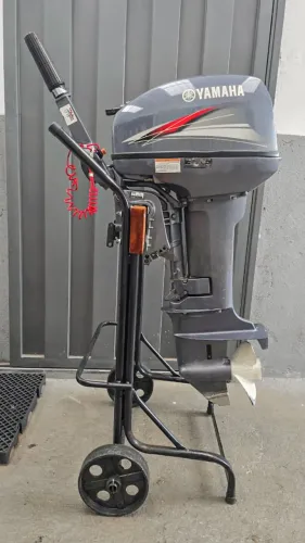 Motor de popa Yamaha 15HP ano 2012
