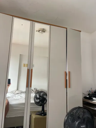 Vende-se guarda roupa novo de 6 portas