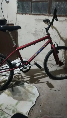 Vende-se uma bicicleta pequena Aro20