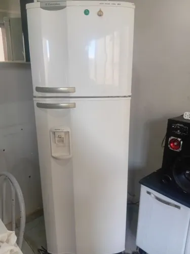 Vendo geladeira Electrolux 410 litros sem detalhes