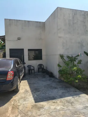 CASA NO BAIRRO GOIABAL.