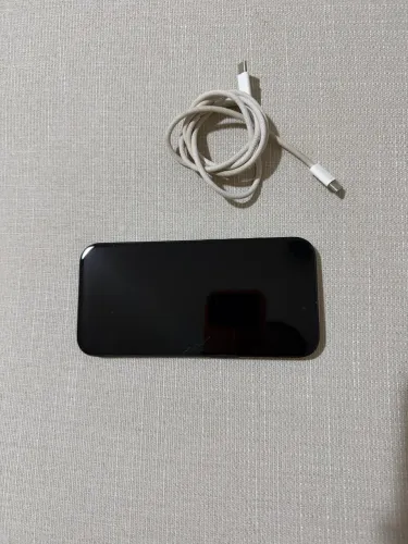 Vendo Iphone 16 256GB 1 ano de uso