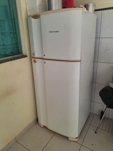 Refrigerador Electrolux Frost Free DF35 (necessita trocar placa/módulo de ligar desligar)