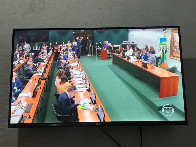 Vendo tv tcl 32 nova