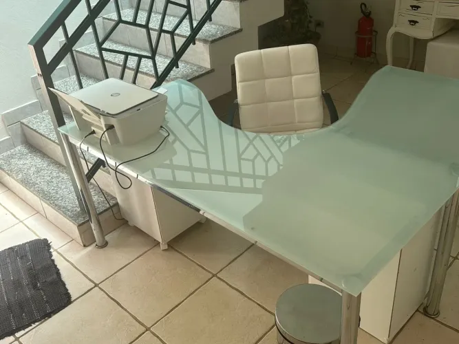 Mesa escritório (tampo vidro)