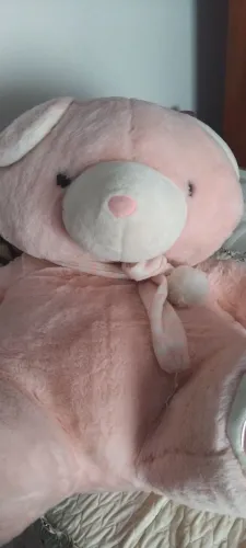 Urso gigante de pelúcia na cor rosa