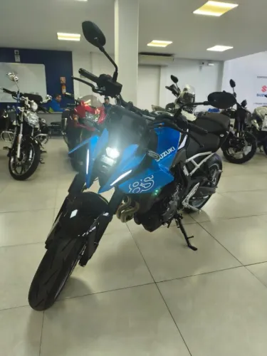 Suzuki GSX-8S Naked