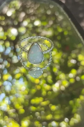 Anel de prata com predra opala