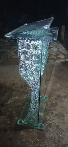Púlpito de vidro temperado 110 de altura por 56 cm de largura 