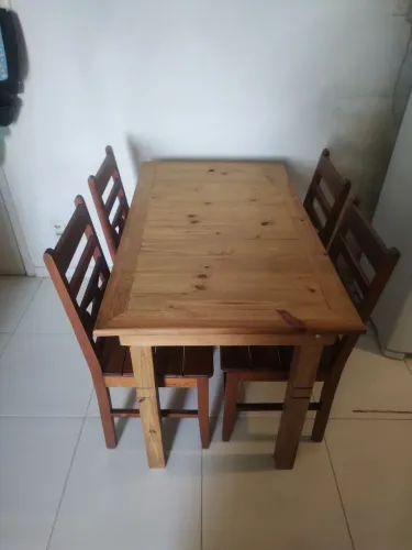 Madeira maciça mesa de jantar com 4 cadeiras