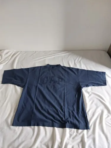 [Tam M] Camiseta 3/4 Yeezy Gap Balenciaga