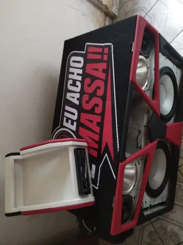 Caixa de som com Rack movel