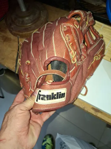 Luva de basebol antiga
