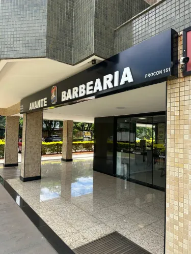 CONTRATA-SE BARBEIRO/ VAGA PARA BARBEIRO