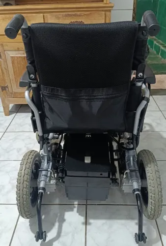CADEIRA DE RODAS MOTORIZADA DELLAMED D1000