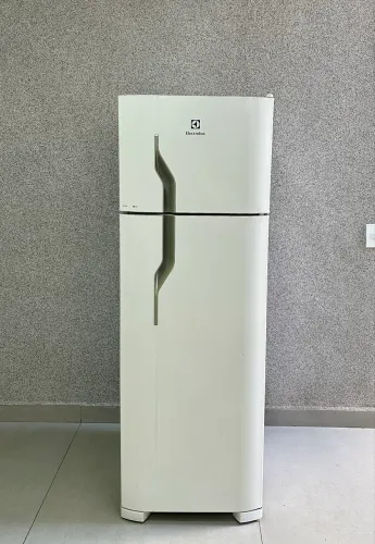 Geladeira Electrolux DC35A está Conservada 