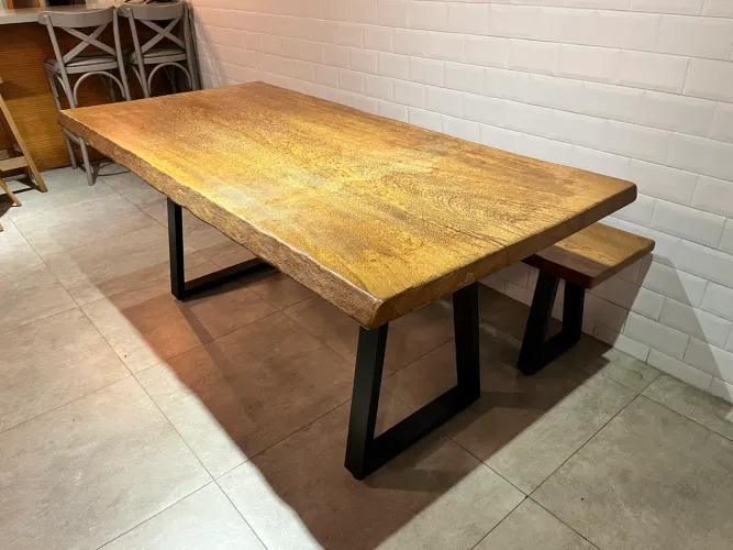 Mesa de madeira 1,70 x 90 com banco