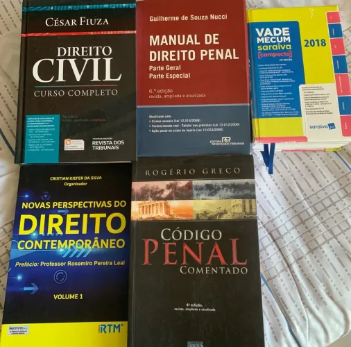 Doam-se livros de Direito