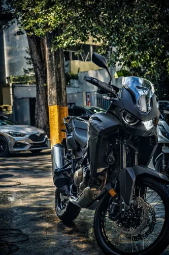 Africa twin preta