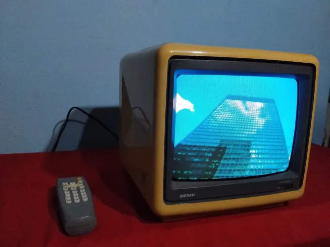 Tv Semp 10 polegadas Gold 1022 Retrô com AV e RF Linda imagem !