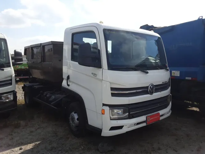 Volkswagen 6.160 4x2 2018/2019 Vamos Seminovos Pinheirinho Caminhões