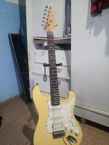 Guitarra condor + cuvave