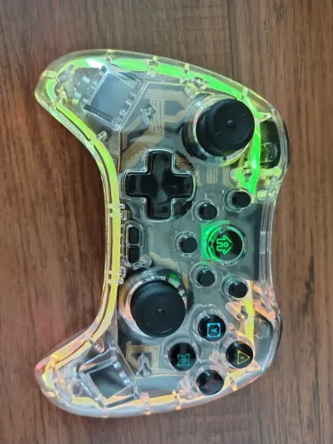 2 controles de Nintendo switch e de Pc 