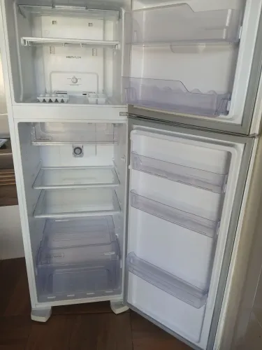 Geladeira 370 litros frost free