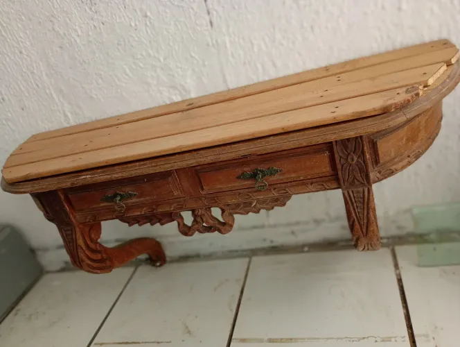 Móvel de madeira antiga 