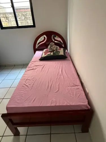 Cama de solteiro com colchão 