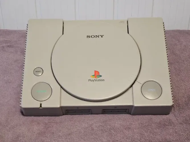PlayStation 1 modelo SCPH-7000 - Versão japonesa / Bloqueado