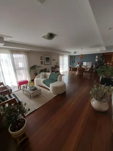 Apartamento para venda tem 178 metros quadrados com 3 quartos