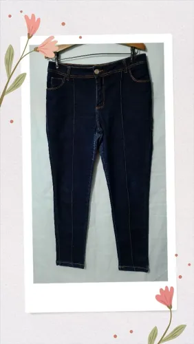Calça jeans feminina marca Aquamar tamanho 46 usada.